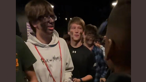 White Teens Spotted at Six Flags in Blackface, Accused of AirDropping Racist Memes White Teens Spotted at Six Flags in Blackface, Accused of AirDropping Racist Memes
